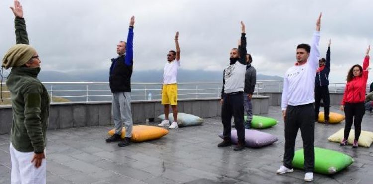 Erciyes’in 2 bin 650 rakımında yoga