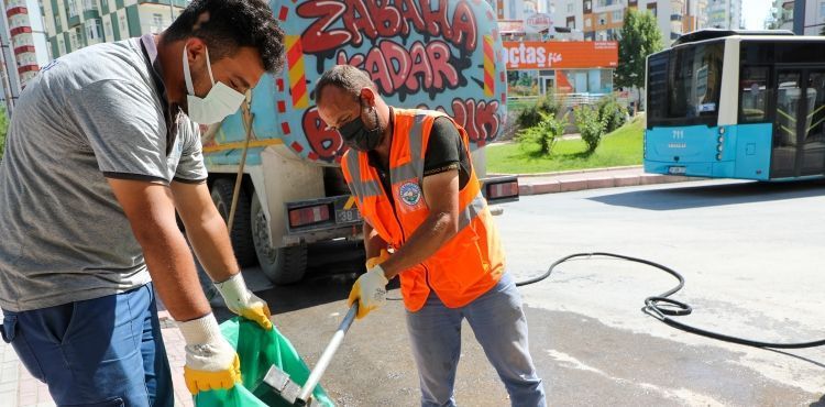 TALAS’TA YAĞIŞLAR ÖNCESİ MAZGALLAR TEMİZLENİYOR