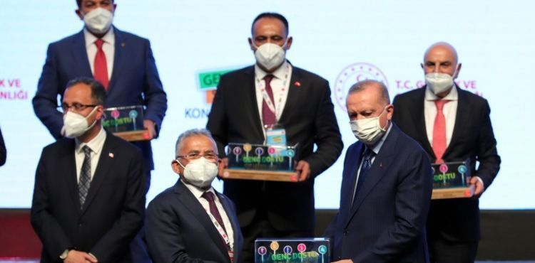 CUMHURBAŞKAN ERDOĞAN’DAN KAYSERİ BÜYÜKŞEHİR’E ÖDÜL