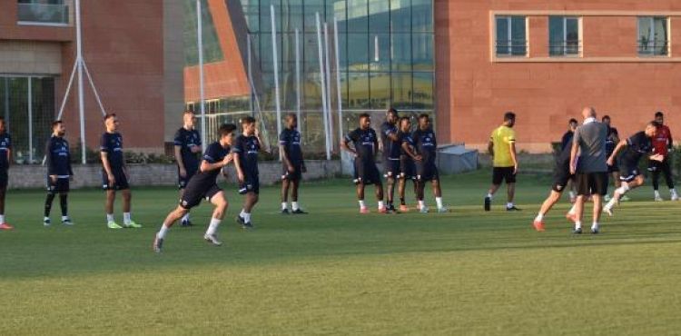 Hikmet Karaman: 3-5 kişinin gitmesi gerekiyor