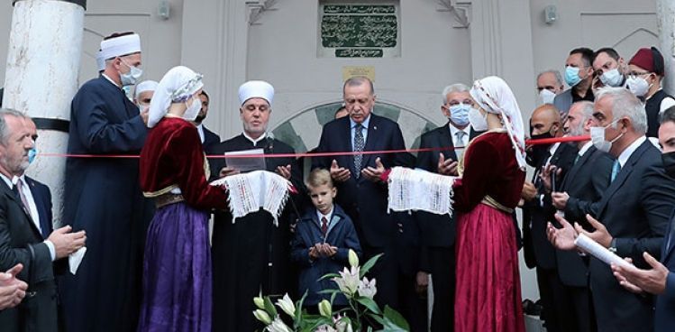 CUMHURBAKANI ERDOAN, SARAYBOSNA'DA RESTORE EDLEN BAARI CAMSݒNN AILIINI YAPTI