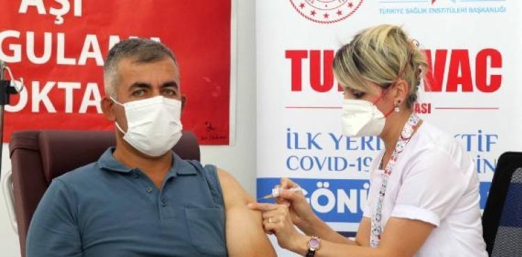 Turkovac'ın Faz 3 aşamasında ilk dozu, aşının üretildiği ERÜ'de de uygulanıyor