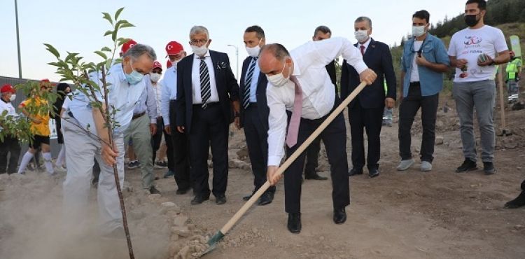 Ali Dağı’na 1922 Yılına Özel 1922 Fidan Dikildi TALAS’TA BÜYÜK ZAFERE ANLAMLI ETKİNLİK