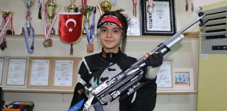 14 YAŞINDAKİ ELİF, DÜNYA ŞAMPİYONASINDA TÜRKİYE'Yİ TEMSİL EDECEK