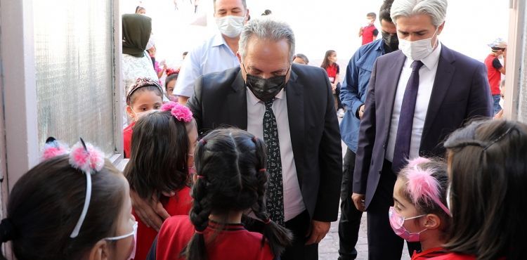 BAŞKAN YALÇIN’DAN ÖĞRENCİLERE GÜNLÜK HEDİYESİ