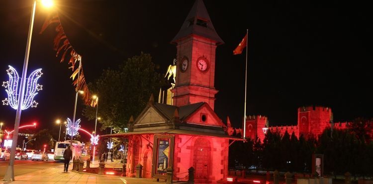 BÜYÜKŞEHİR, DMD HASTALIĞINA KAYITSIZ KALMADI, ŞEHRİ KIRMIZIYA BÜRÜDÜ
