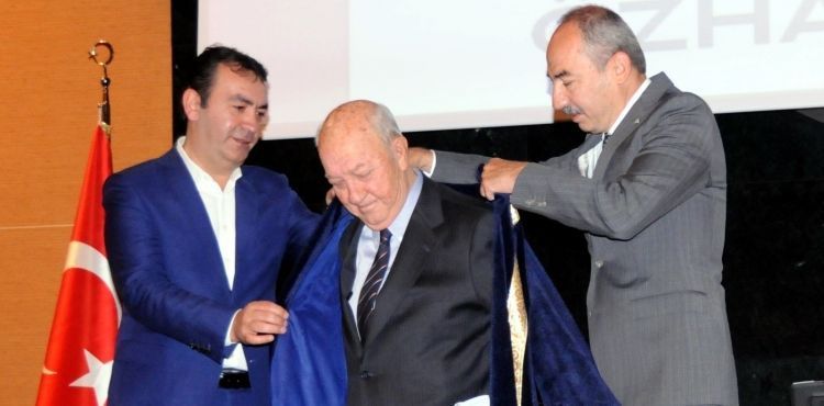KTO’DA YILIN AHİSİ ÖZHAMURKAR’A KAFTANI TÖRENLE GİYDİRİLDİ