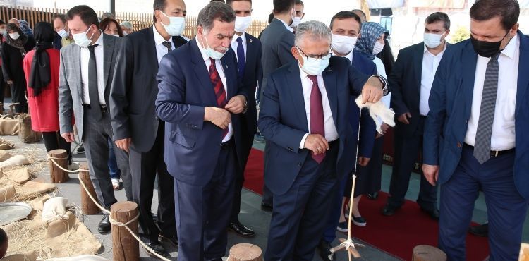 BAŞKAN BÜYÜKKILIÇ, ANADOLU’NUN ÖZÜ AHİLİK SANAT SERGİSİ’Nİ AÇTI