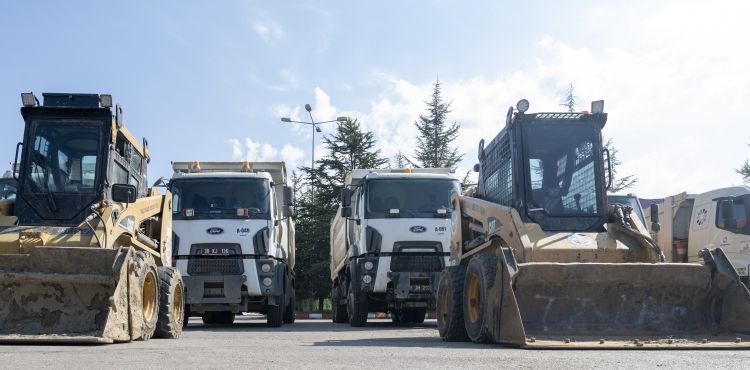 KAYSERİ BÜYÜKŞEHİR VE İLÇE BELEDİYELERİ, AFET BÖLGESİ BOZKURT’TA YARALARI SARDI