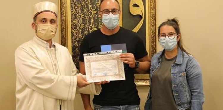 Alman Dennis Müslüman oldu, 'Deniz' adını aldı