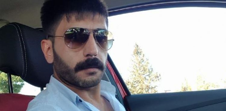 Otomobil direğe çarptı; sürücü Erkan öldü
