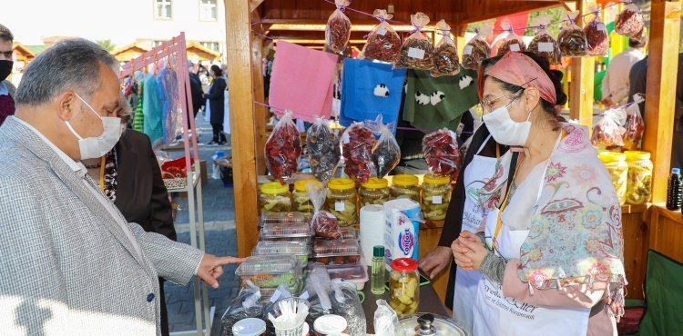 ‘MAHARETLİ ELLER’İN YAPTIKLARI GÖRÜCÜYE ÇIKIYOR