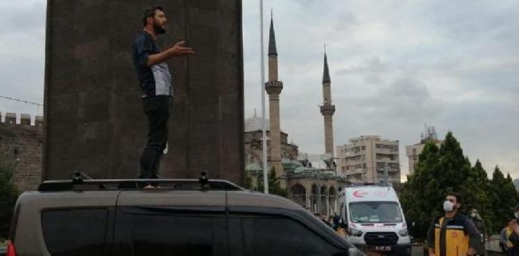 Nafakasını ödeyemeyince kendini yakmak istedi