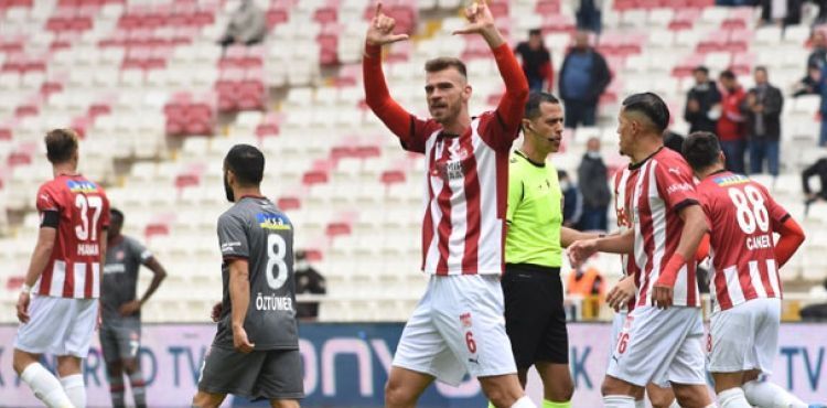 Demir Grup Sivasspor - Vavacars Fatih Karagmrk 4-0