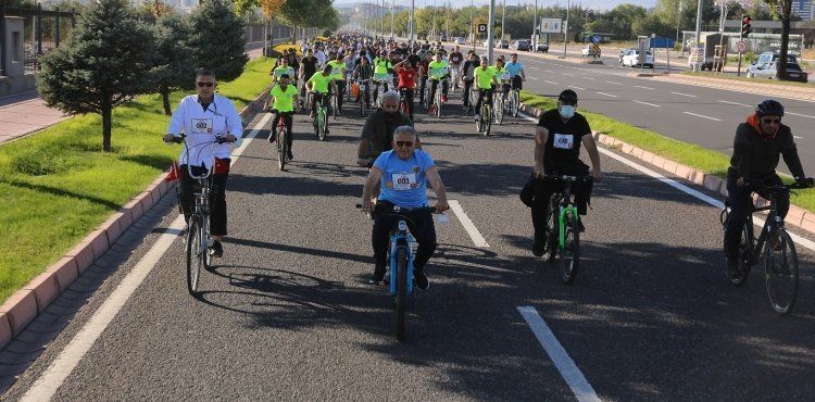 BAŞKAN BÜYÜKKILIÇ, SAĞLIK İÇİN 7 KİLOMETRE PEDALLADI