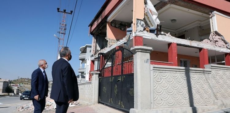 BAŞKAN YALÇIN VE KAYMAKAM DÖNMEZ'DEN TAZİYE VE İNCELEME ZİYARETİ