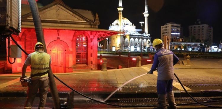 KASKİ’DEN YAĞMUR SUYU IZGARALARINA TEMİZLİK