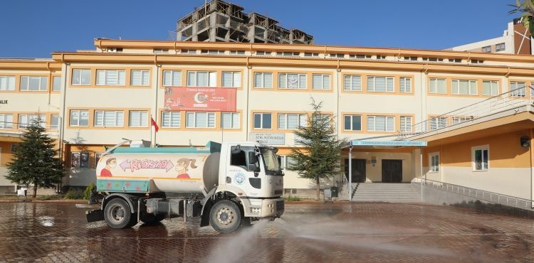 TALAS BELEDİYESİ OKULLARA DOKUNMAYA DEVAM EDİYOR