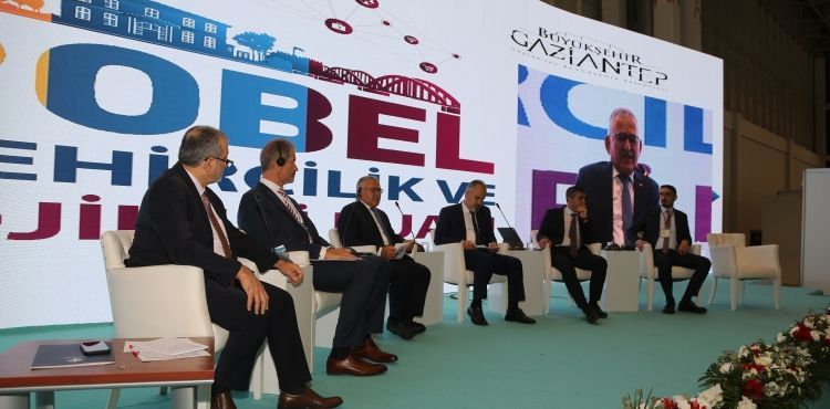 BÜYÜKKILIÇ, GAZİANTEP’TE ‘AKILLI ŞEHİR’ KAYSERİ’Yİ ANLATTI