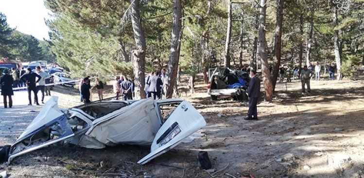 AFYONKARAHİSAR'DA ÖĞRENCİ SERVİSİ KAZASI: 5 ÖLÜ, 5 YARALI