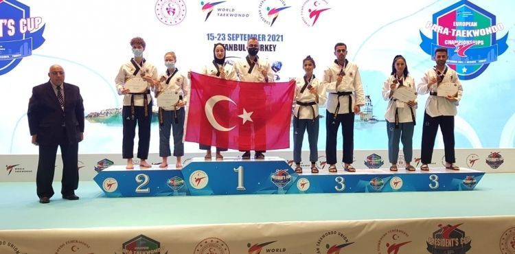 Taekwondo sporcuları İstanbul’dan madalyalar ile döndü