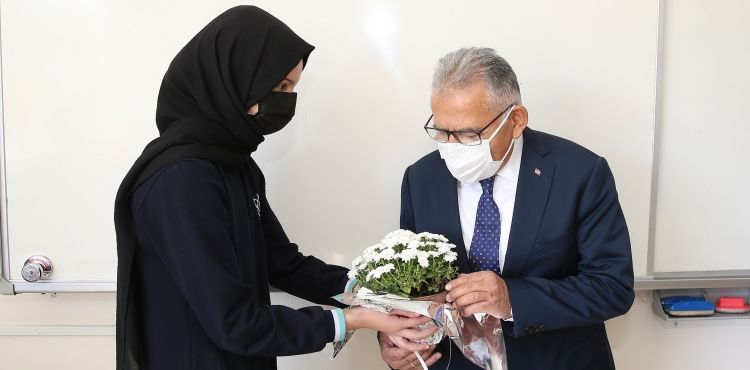 BAŞKAN BÜYÜKKILIÇ İMAM HATİPLİ ÖĞRENCİLERLE BULUŞTU