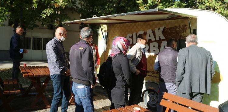 BÜYÜKŞEHİR’DEN ERCİYES ÜNİVERSİTESİ’NDE SICAK ÇORBA HİZMETİ