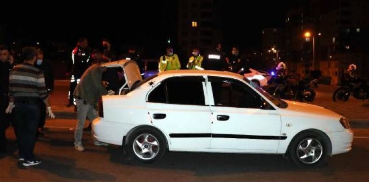 Polisin 'dur' ihtarına uymayan otomobildekiler 20 kilometre kaçabildi