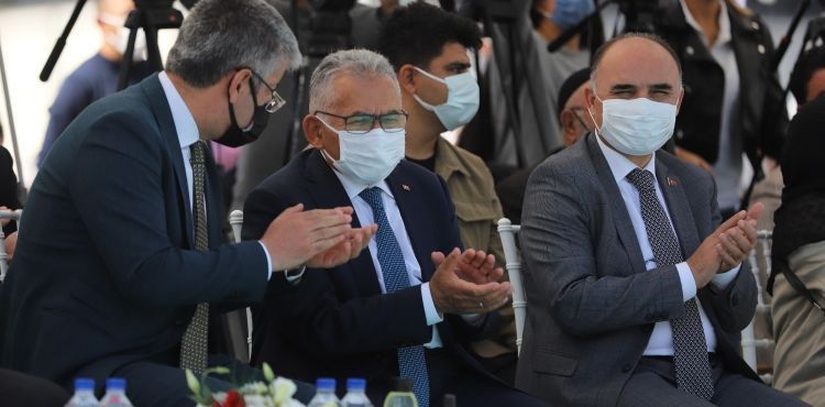Başkan Büyükkılıç ile Vali Günaydın okul pazarlığı yaptı