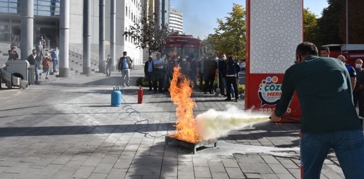 KOCASİNAN’DA GERÇEĞİNİ ARATMAYAN YANGIN TATBİKATI