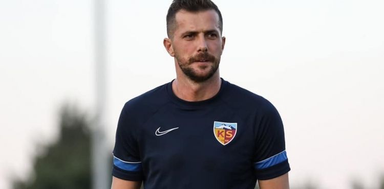Kayserispor'da Mensah ve Uğur antrenmanlara başladı