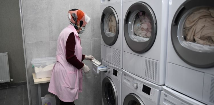ÖĞRENCİ DOSTU KAYSERİ BÜYÜKŞEHİR’DEN ÇAMAŞIR YIKAMA HİZMETİ