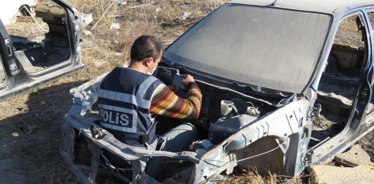 Haciz ve yakalama kayıtlı araçları parçalayan şahıs gözaltına alındı