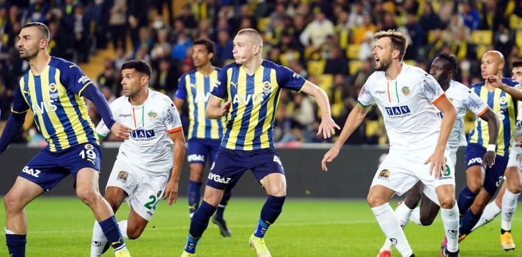 Fenerbahe evinde ar yaral! Ma sonucu: Fenerbae 1-2 Alanyaspor