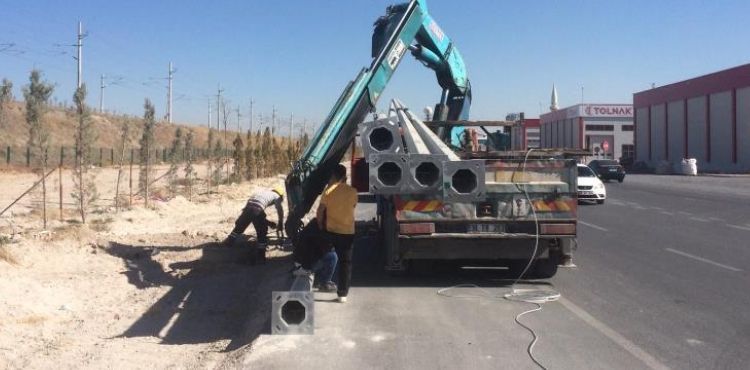 ERCİYES KSS'YE YENİ AYDINLATMA DİREKLERİ DİKİLDİ