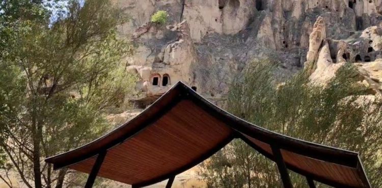 Turizm yerindeki kaya tehlike oluşturuyor