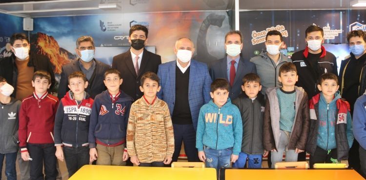GÜVENLİ İNTERNET TIRI YAHYALILI ÖĞRENCİLERLE BULUŞTU