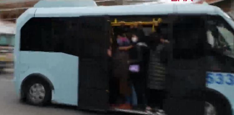 'Tıka basa' dolu minibüslerde kapı açık yolculuk kamerada