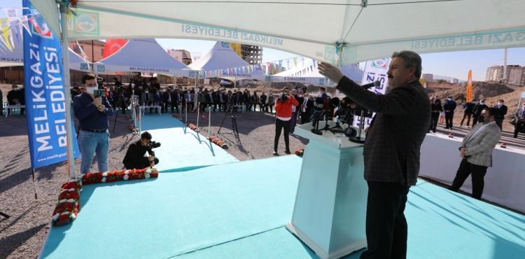 Başkan Dr. Palancıoğlu “Yıldırım Beyazıt Mahallisine Keriman Fırıncıoğlu – Erkan ilkokulu hayırlı olsun”