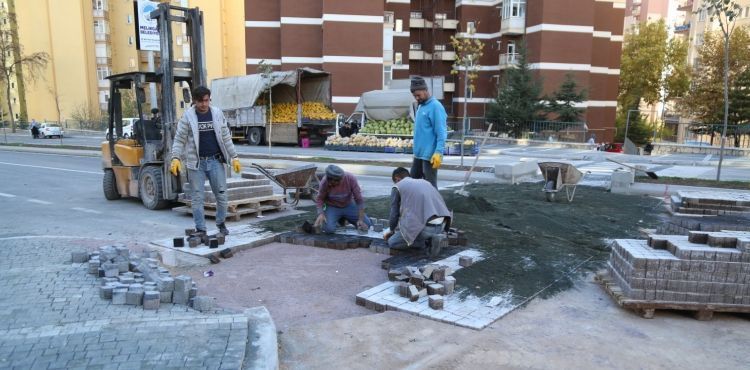 MELİKGAZİ’DE HIZ KESİCİLER İLE ULAŞIMI DAHA GÜVENLİ HALE GETİRİLİYOR