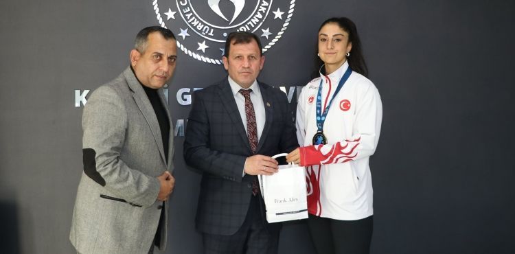 Mensure Karaday, Kick Boks'ta Dnya ncs oldu