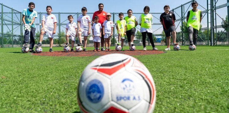 BÜYÜKŞEHİR, YAZ KIŞ DEMEDEN GENÇLERİ SPOR İLE BULUŞTURUYOR