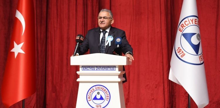 BAŞKAN BÜYÜKKILIÇ’TAN KURUMSAL AKREDİTASYON BELGESİ ALAN ERÜ’YE TEBRİK
