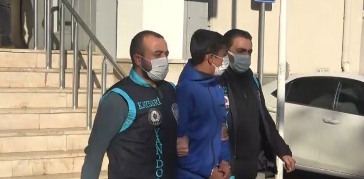 Çaldıkları motosiklet ile kapkaç yaptılar