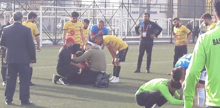 Kaleci sahada bayıldı