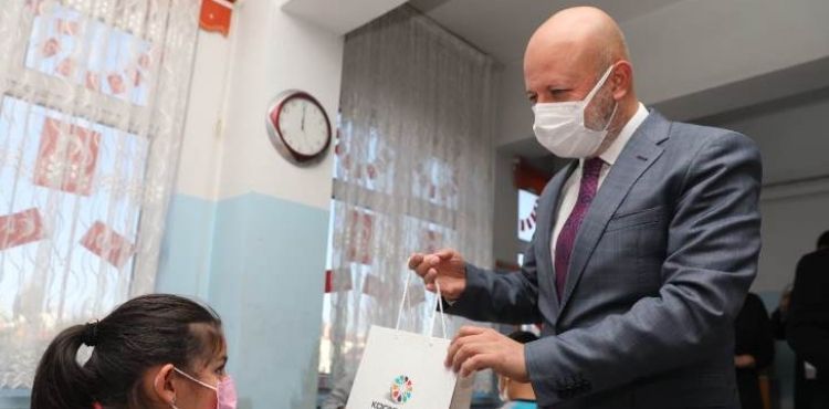 BAŞKAN ÇOLAKBAYRAKDAR, “HİZMETLERİMİZLE OKUYAN BİR NESİL YETİŞTİRİYORUZ”