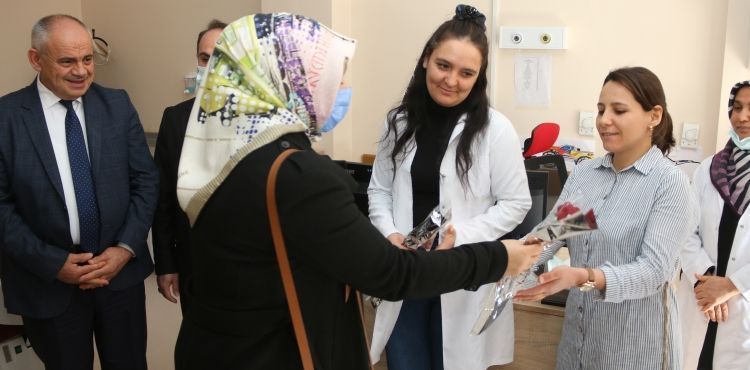 BAŞKAN ÖZTÜRK DÜNYA DİŞ HEKİMLERİ GÜNÜNÜ KUTLADI