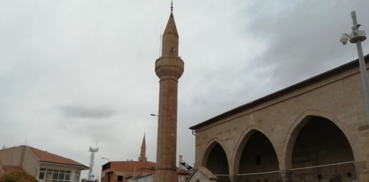 Cami Cemaatinden Minare Uyarısı