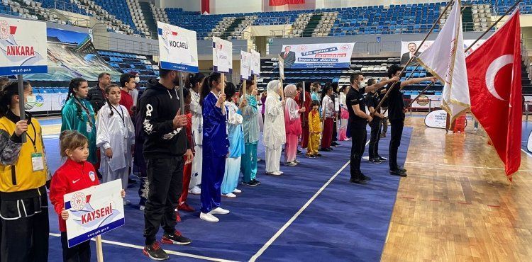 BAŞKAN BÜYÜKKILIÇ “MİNİK” ŞAMPİYONU TEBRİK ETTİ