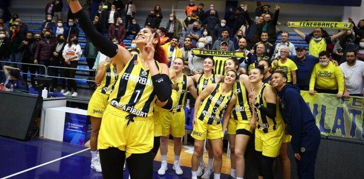 Fenerbahçe farklı kazandı